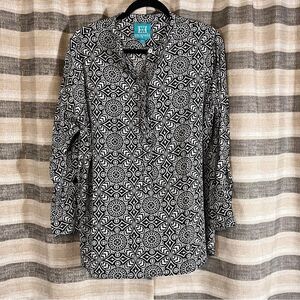 Escapada Black And White Blouse Size XL‎